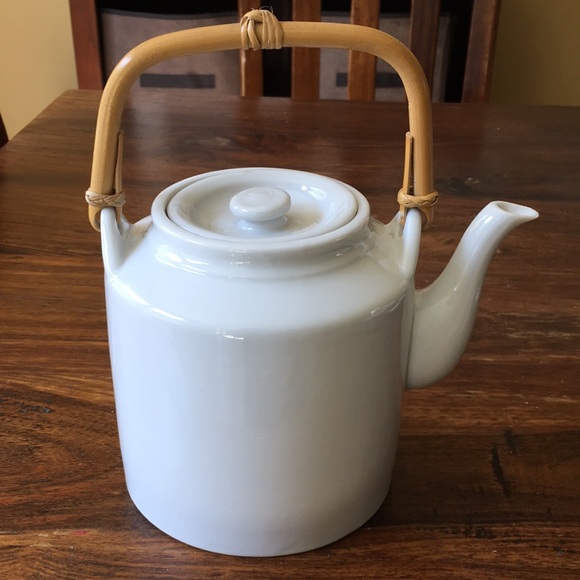 Vintage White Japanese Style Teapot w/ Bamboo Handle by Taylor & Ng (c) 1971 - Picture 3 of 16
